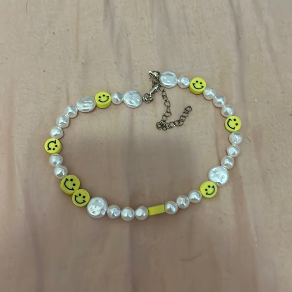 Preppy Smiley/Pearl Chocker Necklace